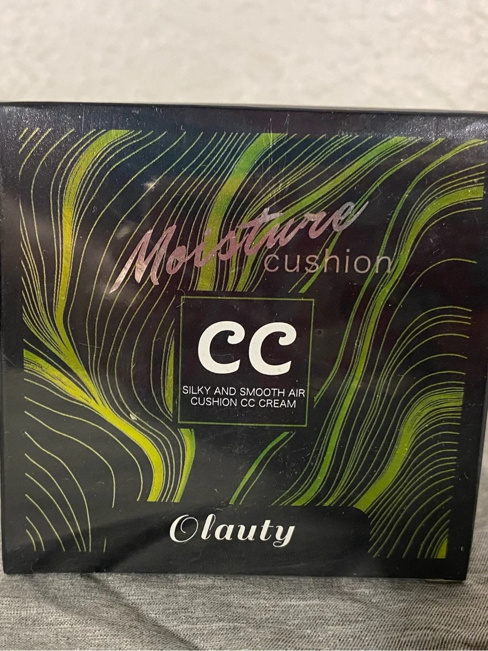 CC Cream - Silky CC Foundation in natural color/tint